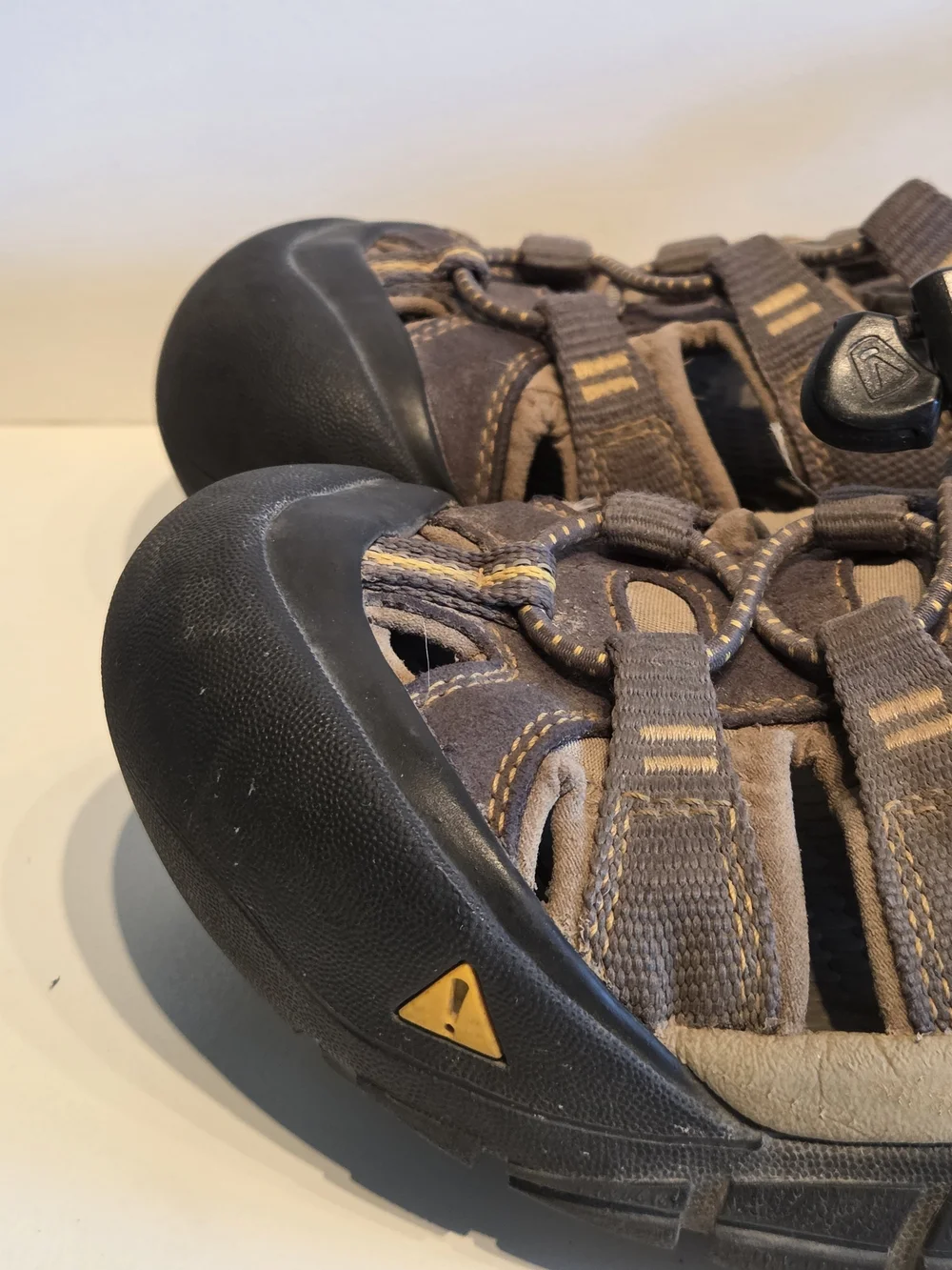 Keen Sandals Men’s 8.5 Newport H2 Olive Green/Yellow Water Hiking Active Sport